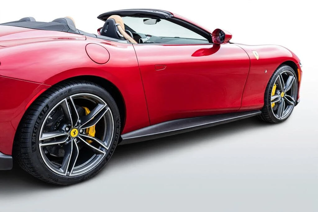 2025 Ferrari Roma Spider - Image 19 of 31