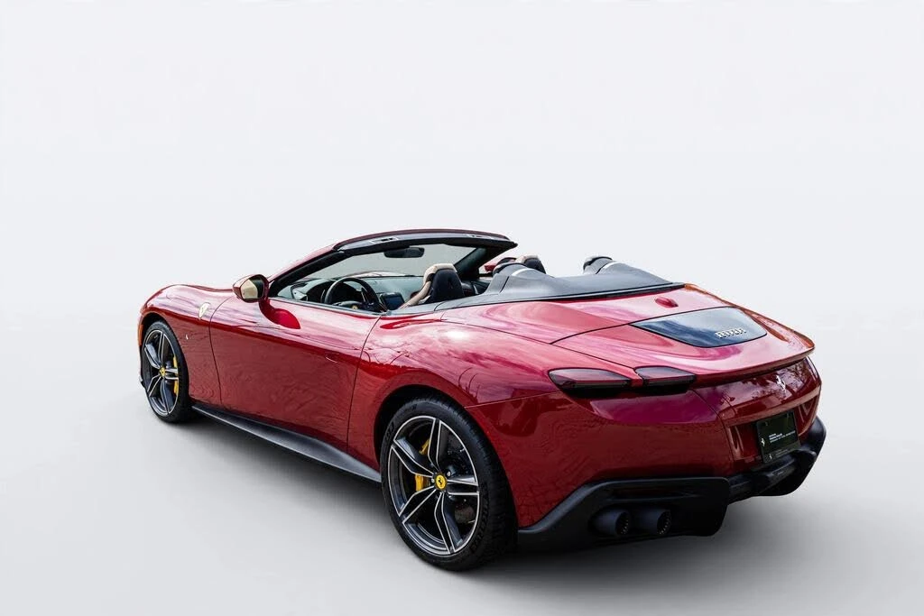 2025 Ferrari Roma Spider - Image 8 of 31