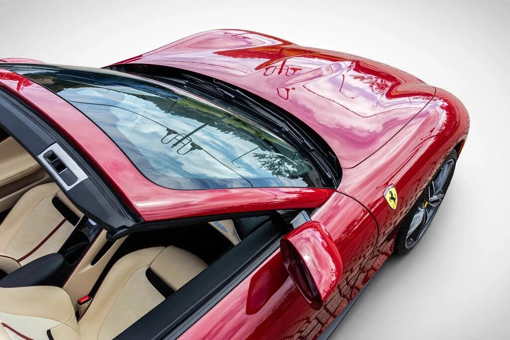 2025 Ferrari Roma Spider - Image 18 of 31