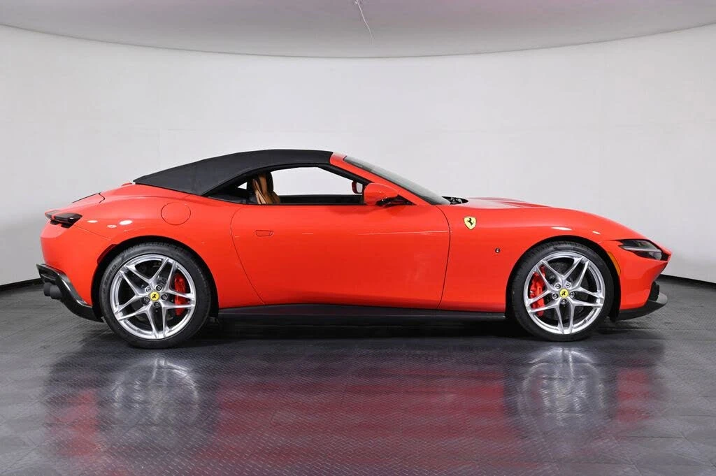 2025 Ferrari Roma Spider - Image 10 of 29