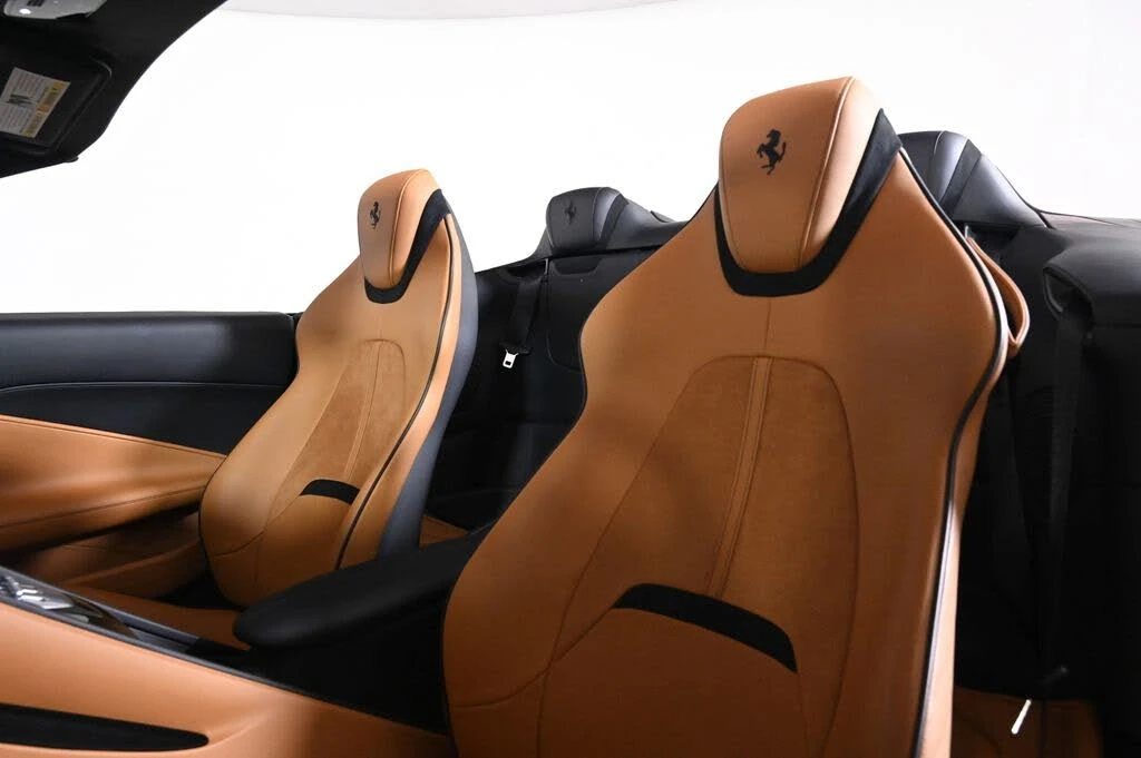 2025 Ferrari Roma Spider - Image 19 of 29