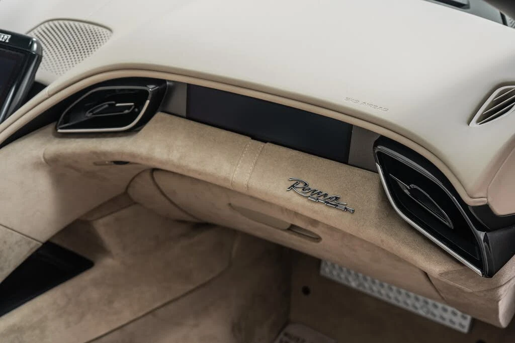 2025 Ferrari Roma Spider - Image 30 of 31