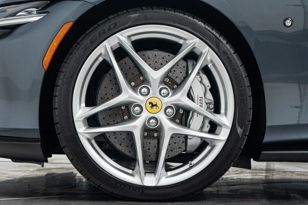 2025 Ferrari Roma Spider - Image 10 of 31