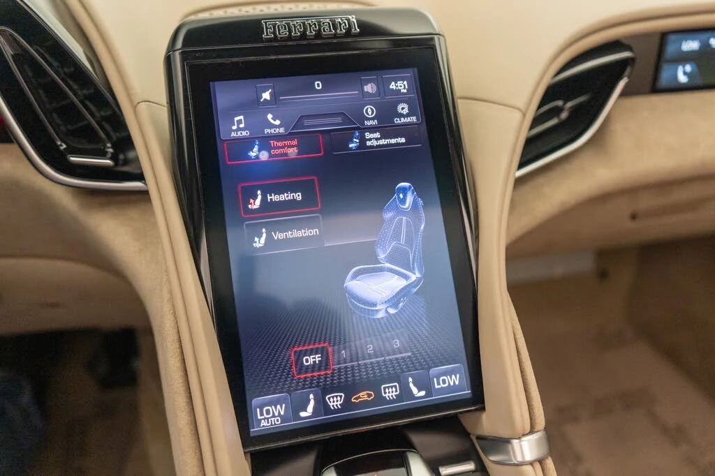 2025 Ferrari Roma Spider - Image 29 of 31