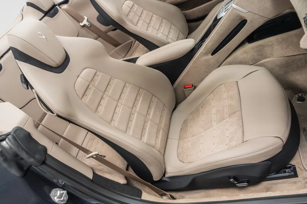 2025 Ferrari Roma Spider - Image 26 of 31