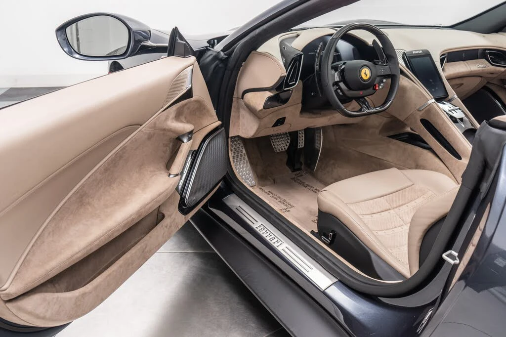 2025 Ferrari Roma Spider - Image 23 of 31