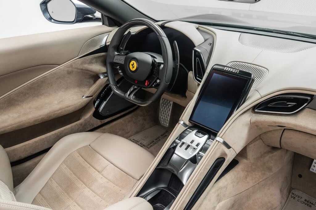 2025 Ferrari Roma Spider - Image 28 of 31