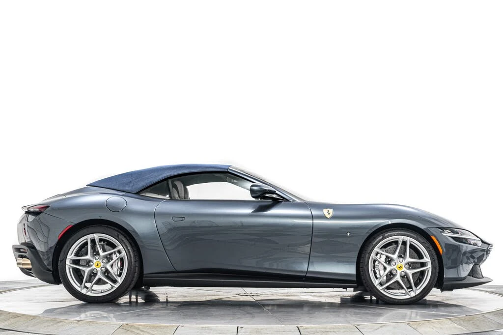 2025 Ferrari Roma Spider - Image 18 of 31