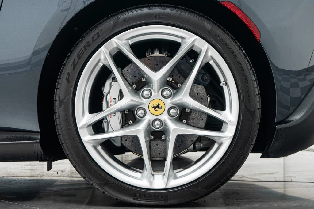 2025 Ferrari Roma Spider - Image 11 of 31