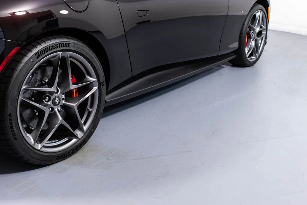 2025 Ferrari Roma Spider - Image 19 of 31