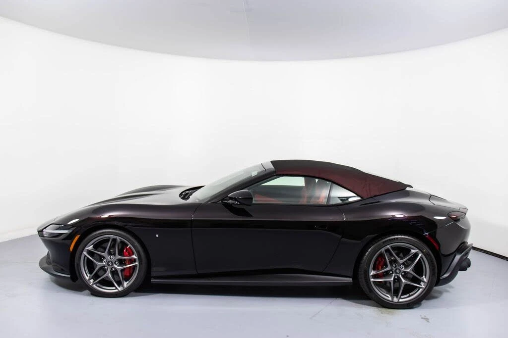 2025 Ferrari Roma Spider - Image 9 of 31