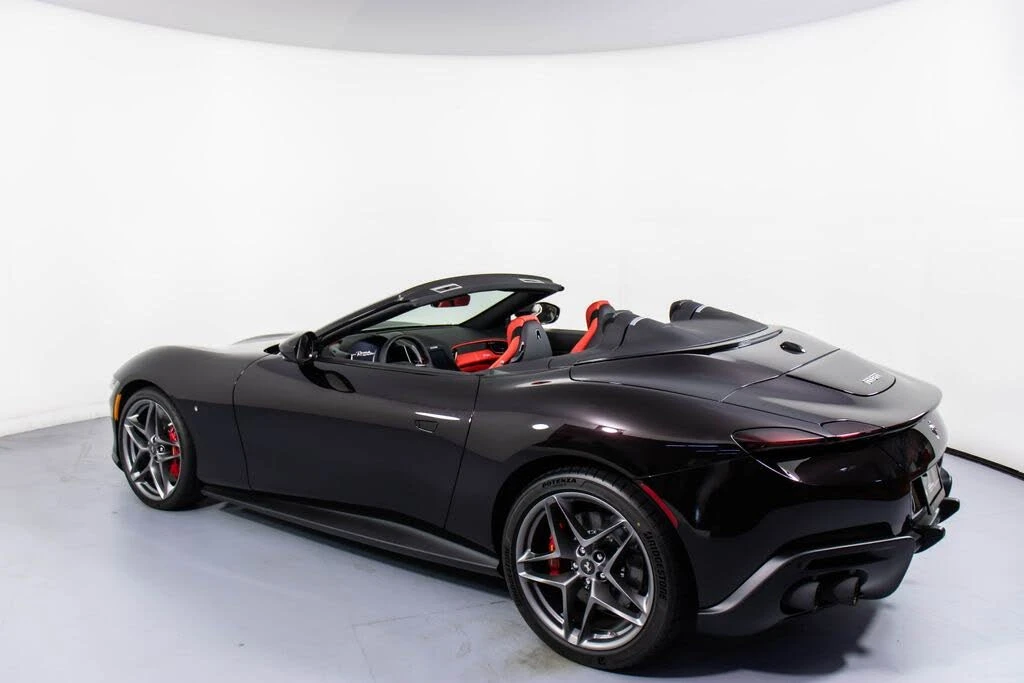 2025 Ferrari Roma Spider - Image 8 of 31
