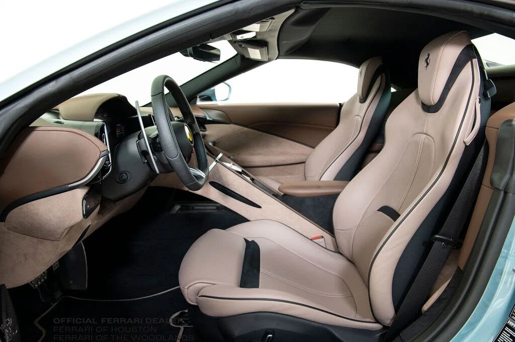 2025 Ferrari Roma Spider - Image 5 of 31