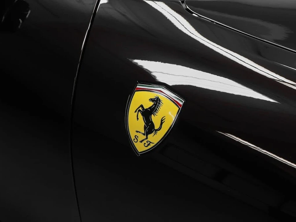 2025 Ferrari Roma Spider - Image 9 of 31