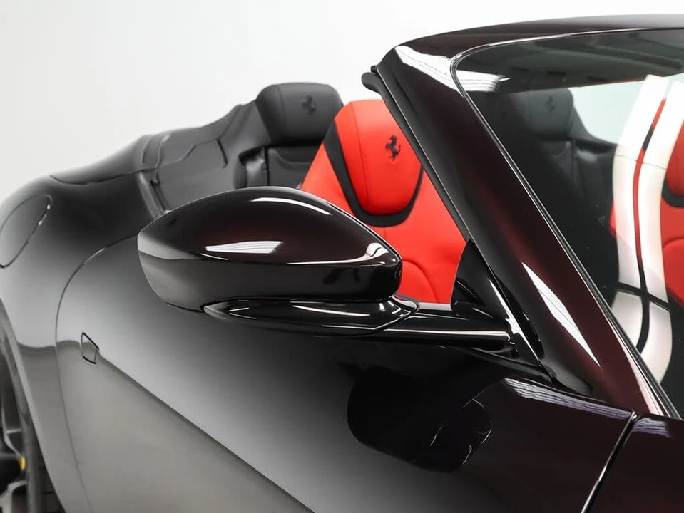 2025 Ferrari Roma Spider - Image 8 of 31