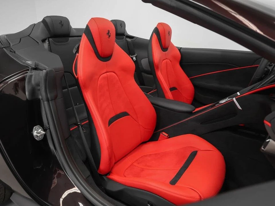2025 Ferrari Roma Spider - Image 22 of 31