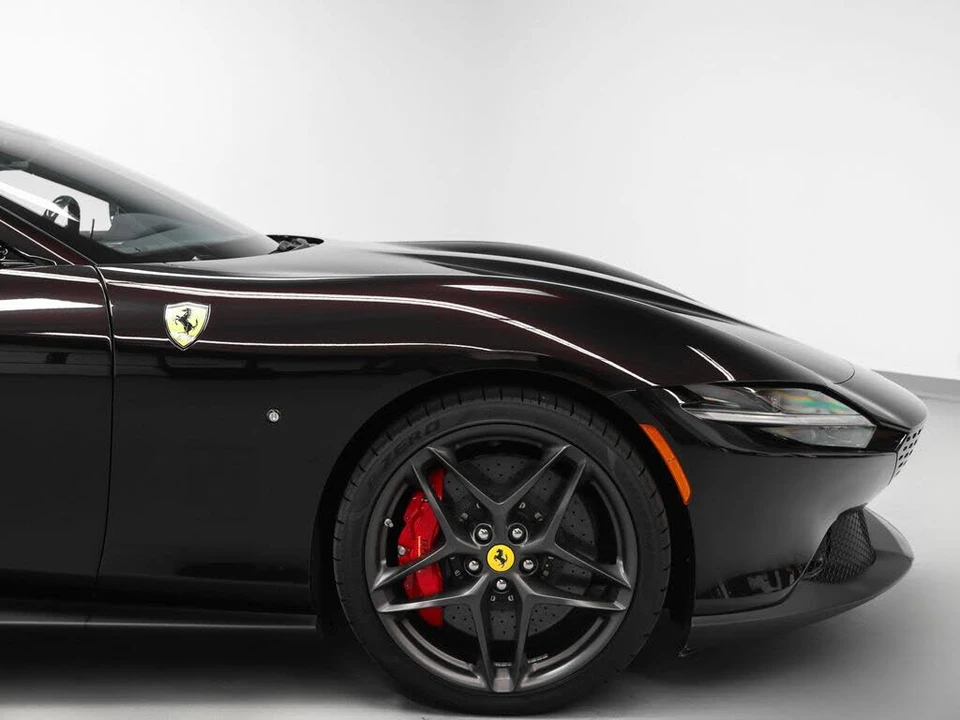 2025 Ferrari Roma Spider - Image 10 of 31