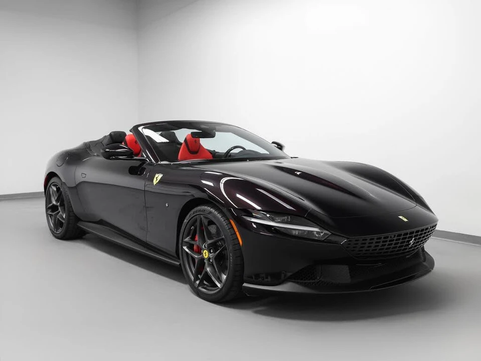 2025 Ferrari Roma Spider - Image 17 of 31