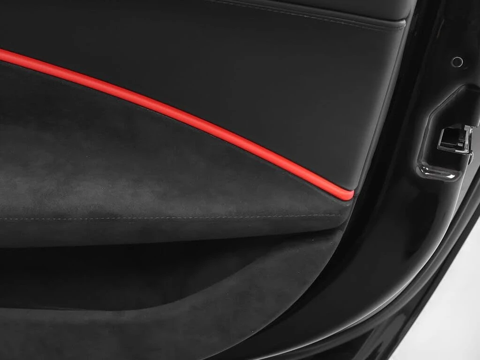 2025 Ferrari Roma Spider - Image 29 of 31