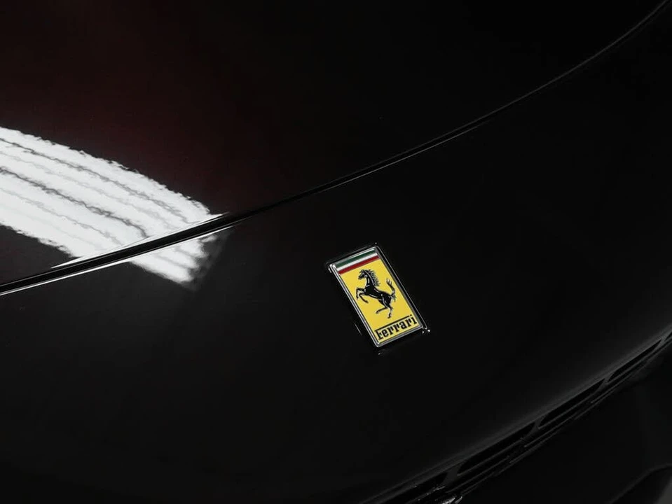 2025 Ferrari Roma Spider - Image 7 of 31