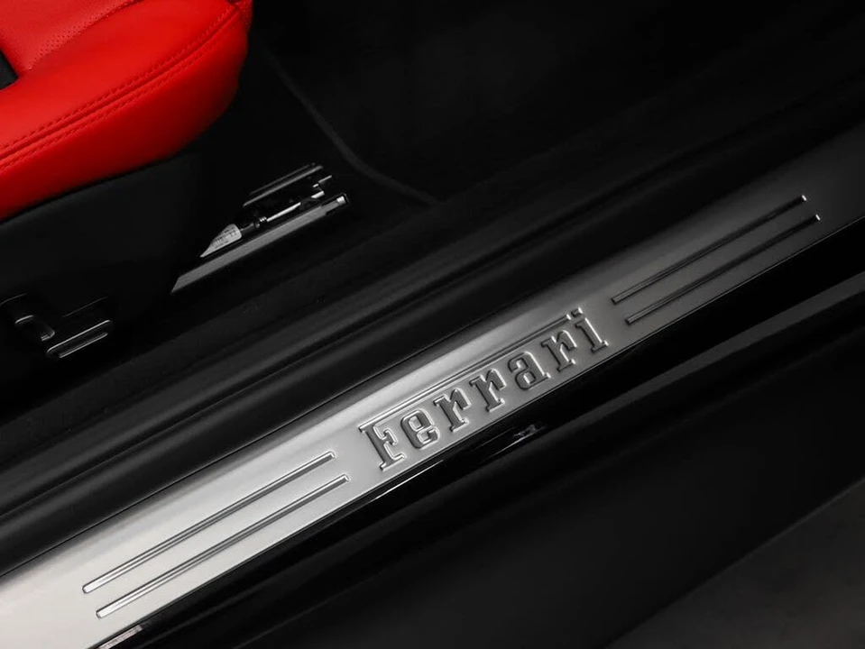 2025 Ferrari Roma Spider - Image 18 of 31
