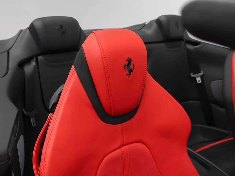 2025 Ferrari Roma Spider - Image 23 of 31