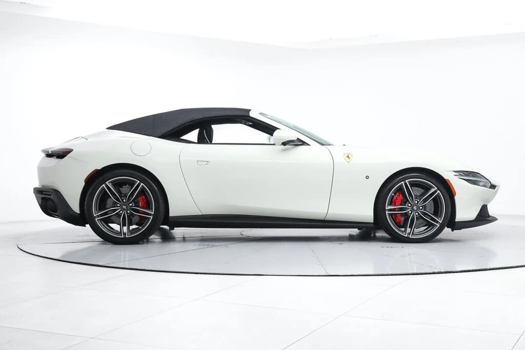 2025 Ferrari Roma Spider - Image 11 of 31