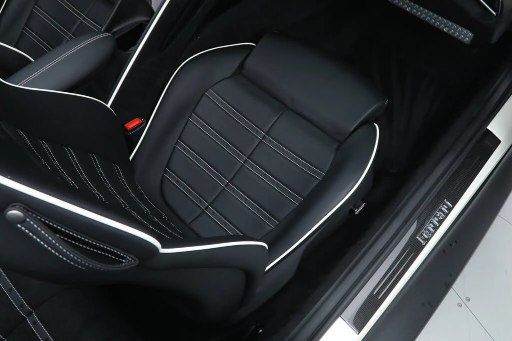 2025 Ferrari Roma Spider - Image 25 of 31