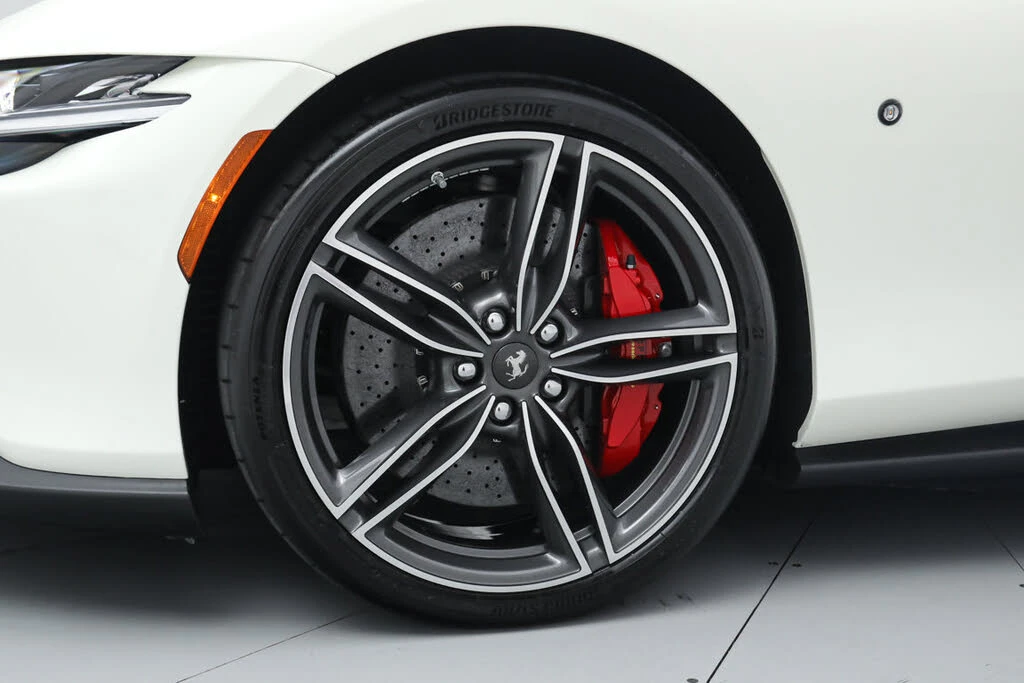 2025 Ferrari Roma Spider - Image 16 of 31