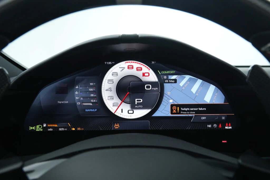 2025 Ferrari Roma Spider - Image 29 of 31