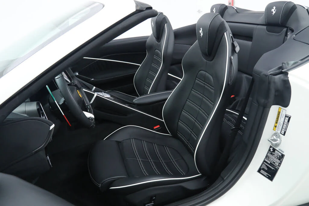 2025 Ferrari Roma Spider - Image 5 of 31
