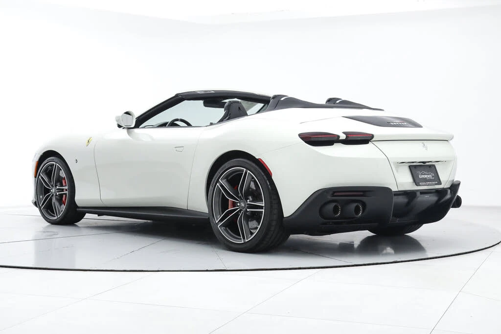 2025 Ferrari Roma Spider - Image 8 of 31