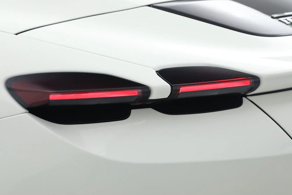 2025 Ferrari Roma Spider - Image 18 of 31