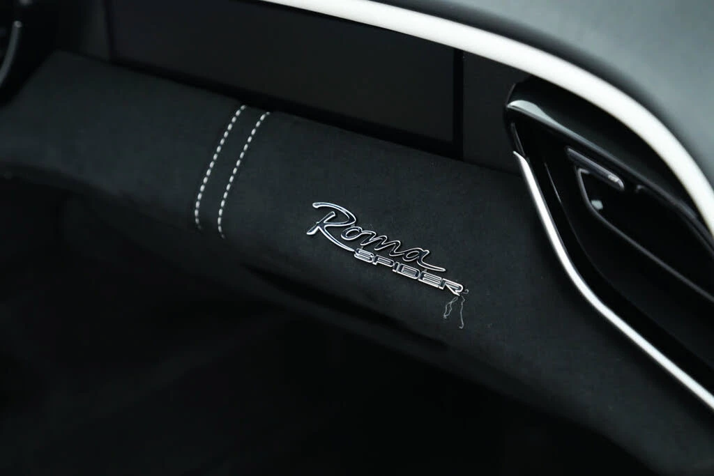 2025 Ferrari Roma Spider - Image 22 of 31