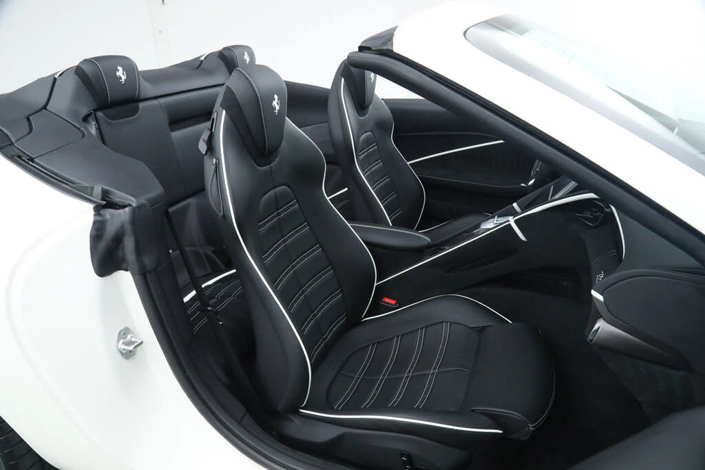 2025 Ferrari Roma Spider - Image 23 of 31
