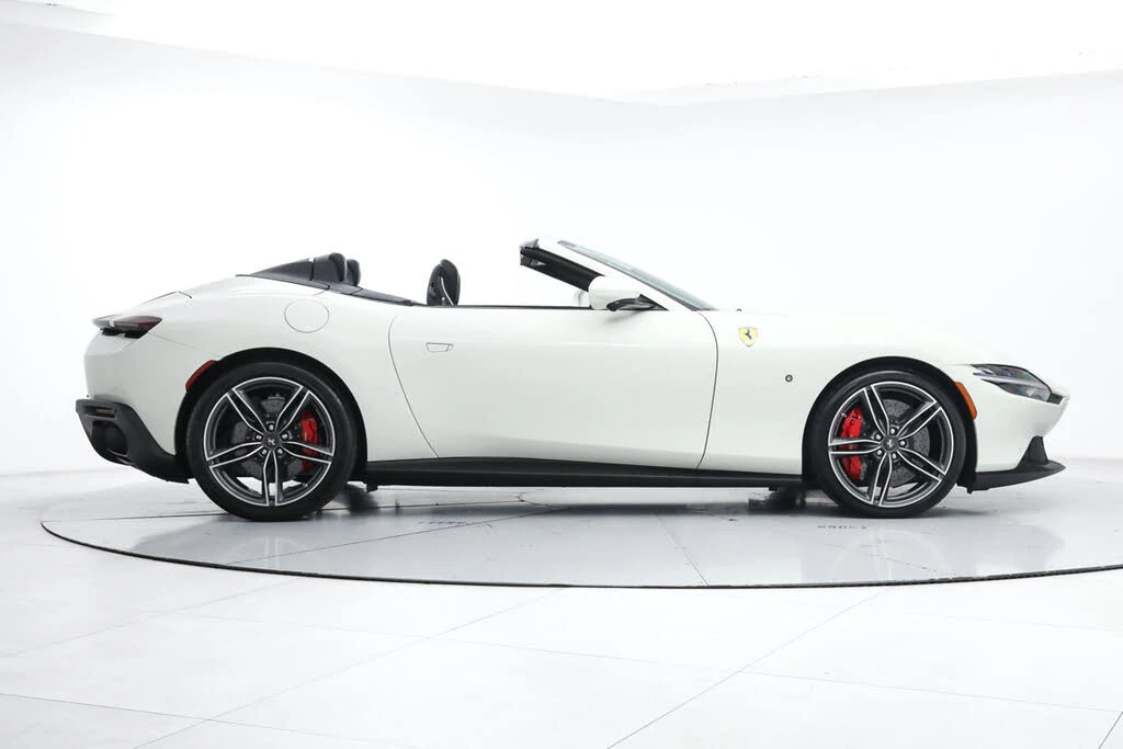 2025 Ferrari Roma Spider - Image 10 of 31