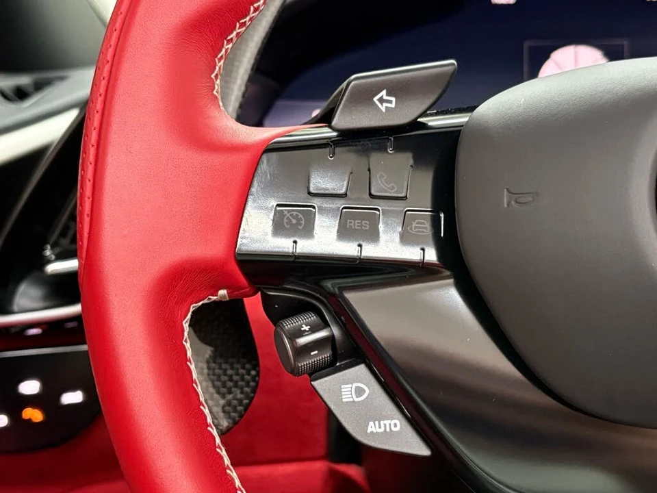 2025 Ferrari Roma Spider - Image 22 of 31