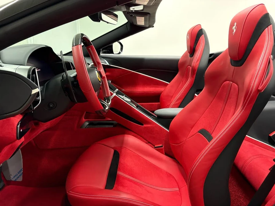 2025 Ferrari Roma Spider - Image 10 of 31