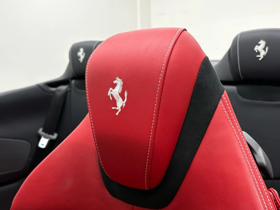 2025 Ferrari Roma Spider - Image 16 of 31