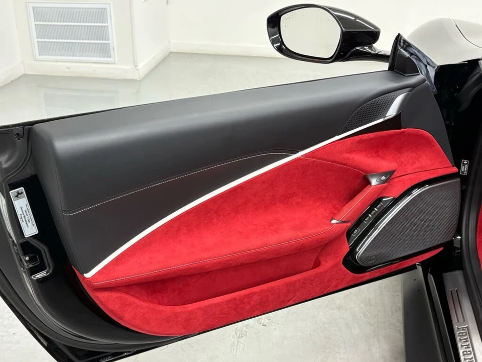 2025 Ferrari Roma Spider - Image 30 of 31