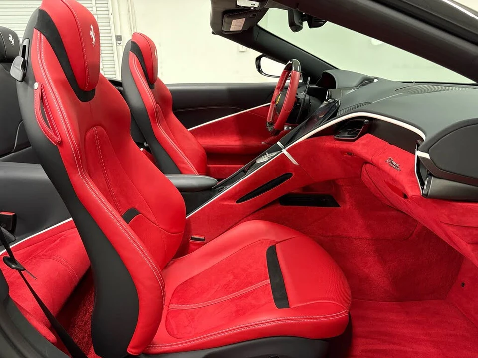 2025 Ferrari Roma Spider - Image 11 of 31