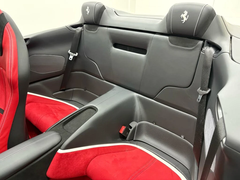 2025 Ferrari Roma Spider - Image 15 of 31