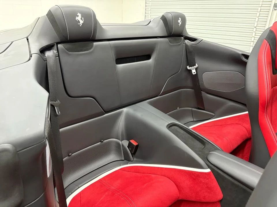 2025 Ferrari Roma Spider - Image 14 of 31