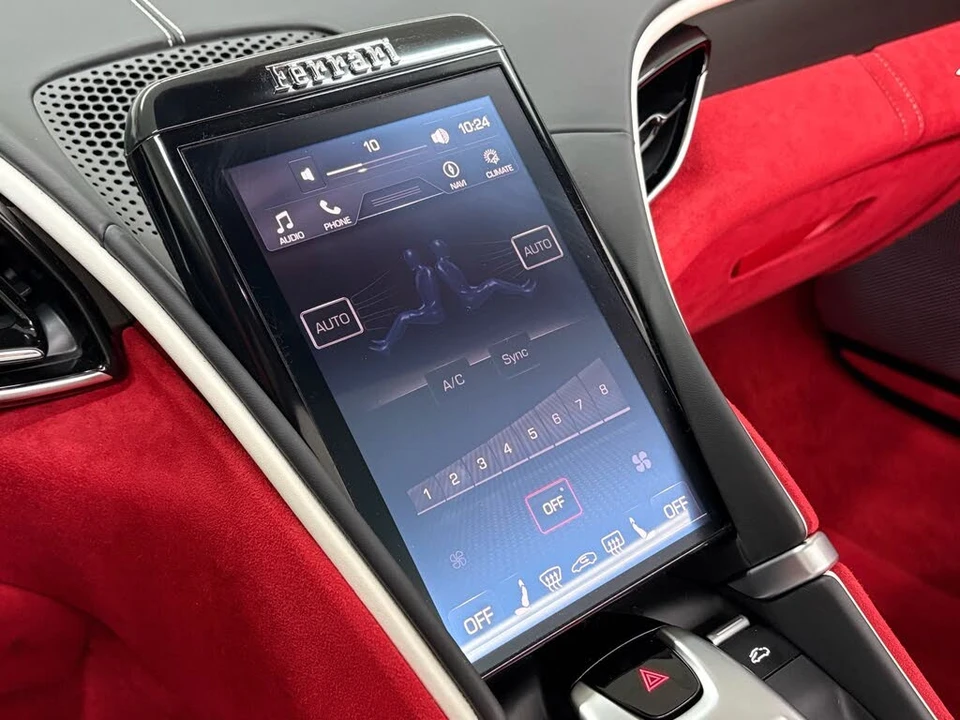 2025 Ferrari Roma Spider - Image 19 of 31
