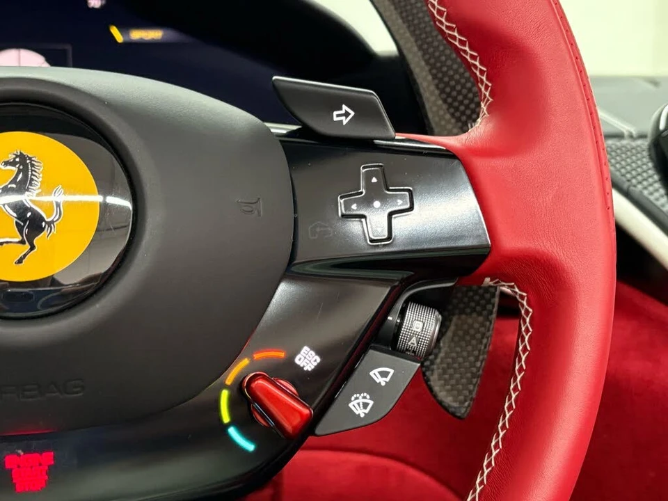 2025 Ferrari Roma Spider - Image 24 of 31