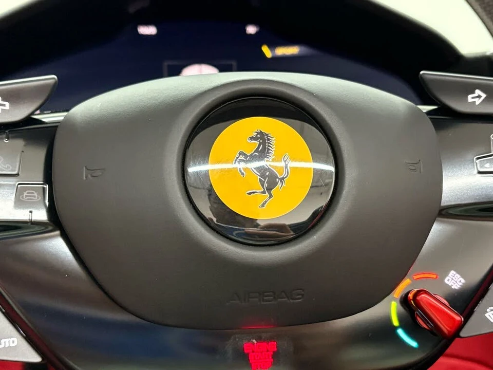2025 Ferrari Roma Spider - Image 23 of 31
