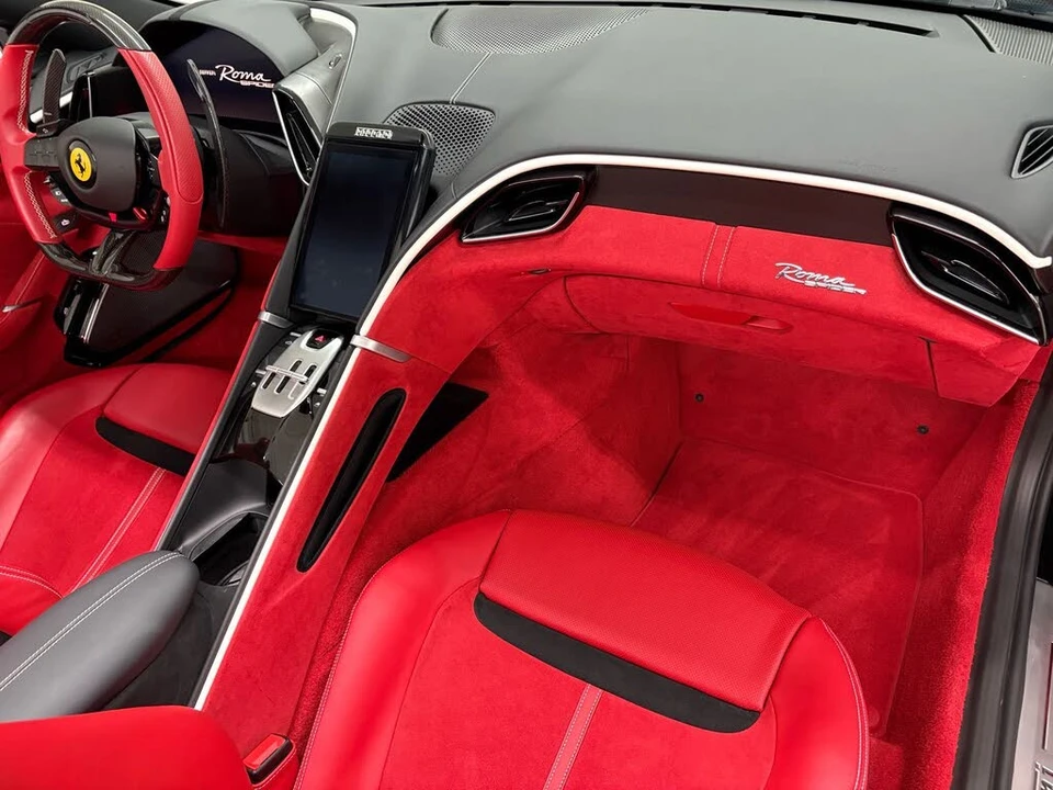 2025 Ferrari Roma Spider - Image 9 of 31
