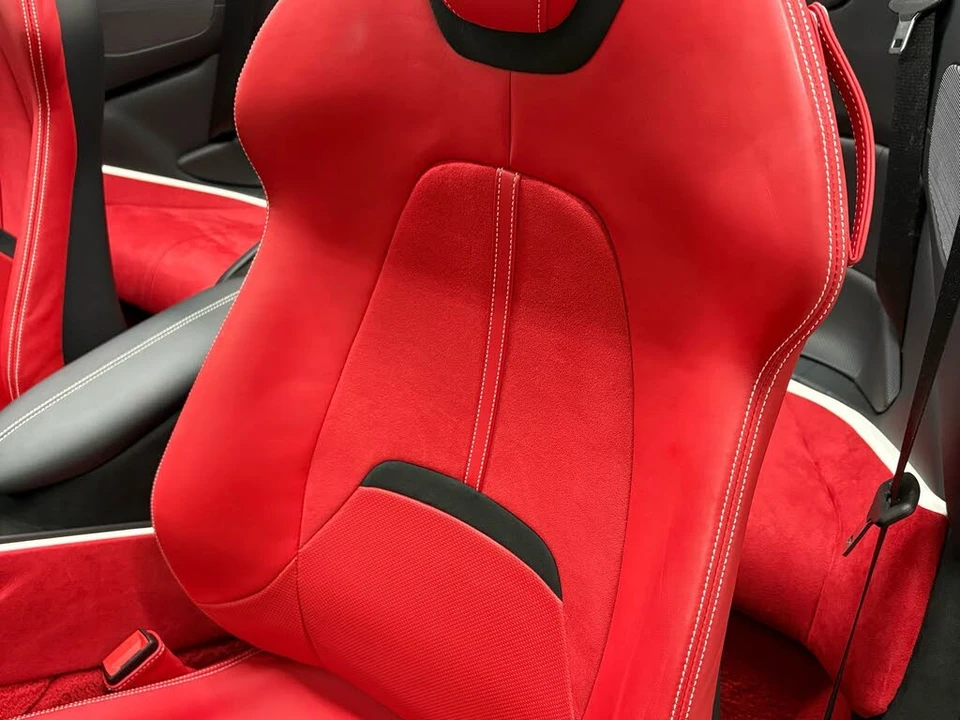 2025 Ferrari Roma Spider - Image 17 of 31