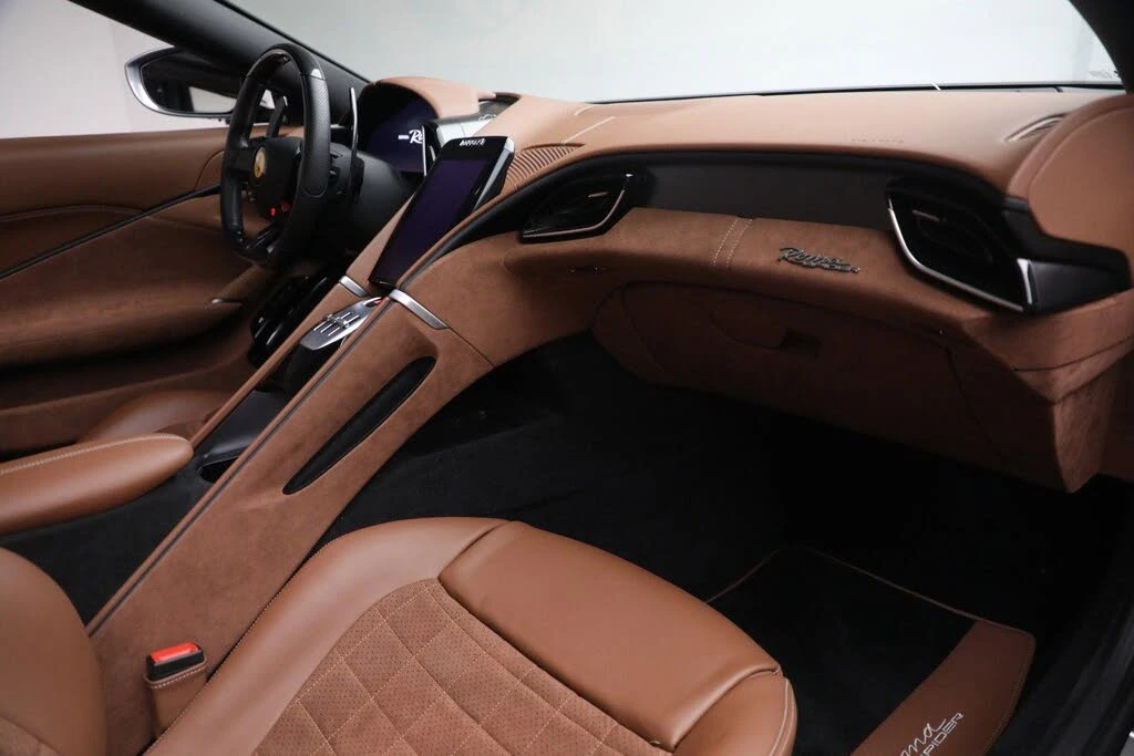 2025 Ferrari Roma Spider - Image 18 of 31