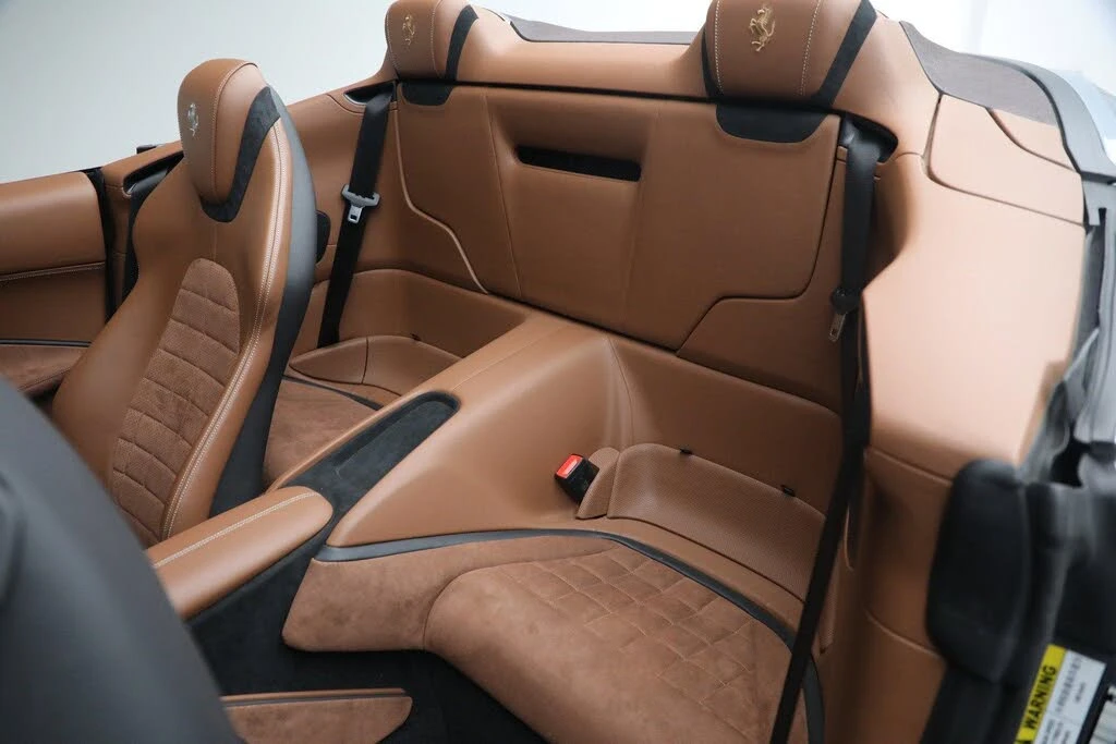 2025 Ferrari Roma Spider - Image 17 of 31